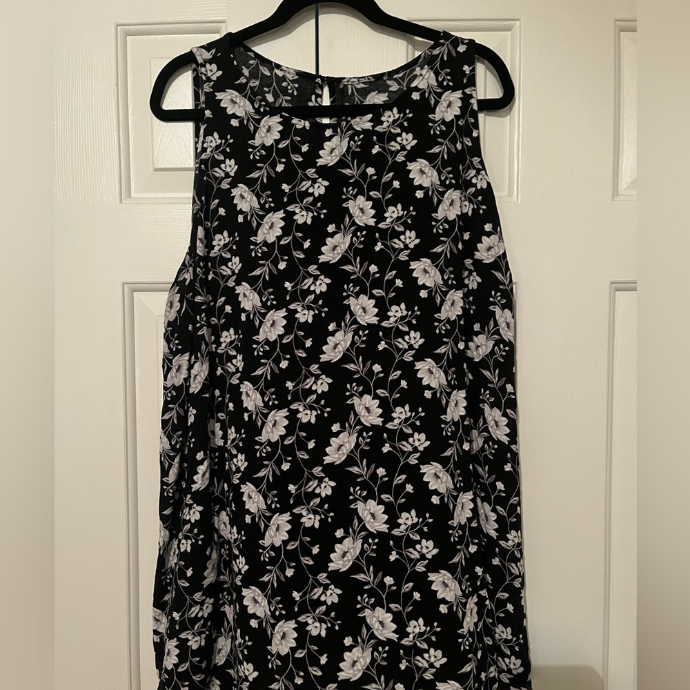 🎉 Old Navy Black Floral Sleeveless Top